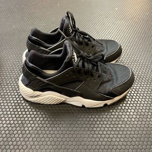 Nike Huarache, Women’s Size 8
